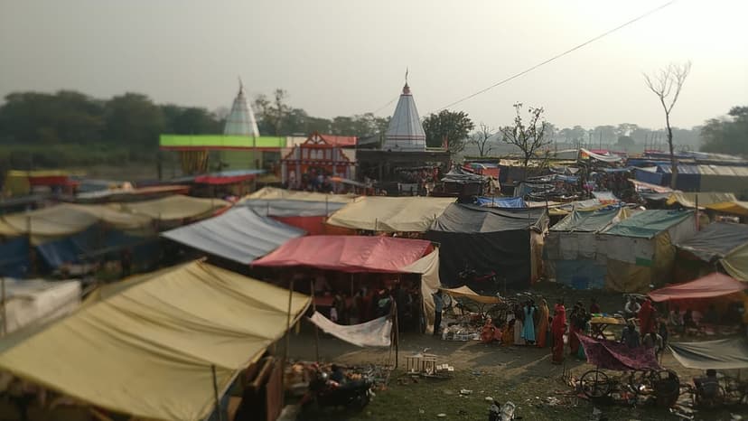 कार्तिक पूर्णिमा के अवसर पर श्रद्धालुओं ने लगाई डुबकी