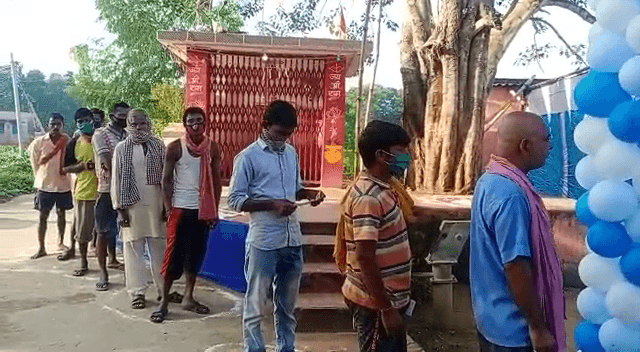 आदर्श मतदान केन्द्र पर वोटर के लिए कई सुविधायें