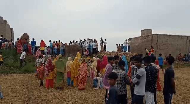 साहेबगंज में मां के साथ ही दो बेटों का मिला शव..आक्रोशित ग्रामीणों ने सड़क जाम कर किया हंगामा