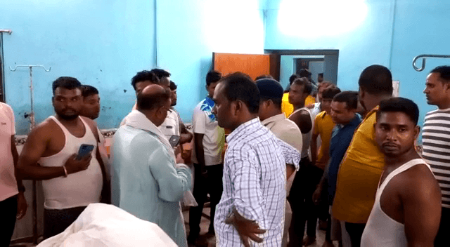 गोपालगंज में दवा दुकान बंद कर वापस लौट रहे दो भाइयों पर अपराधियों ने ताबड़तोड़ कर दी फायरिंग..