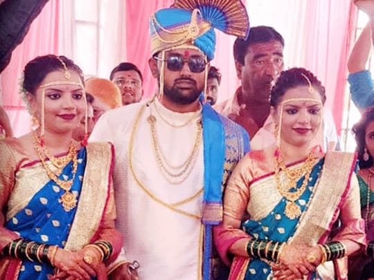 दो जुड़वां बहनों ने एक ही लड़के से रचाई शादी, रिंकी और पिंकी का वीडियो वायरल