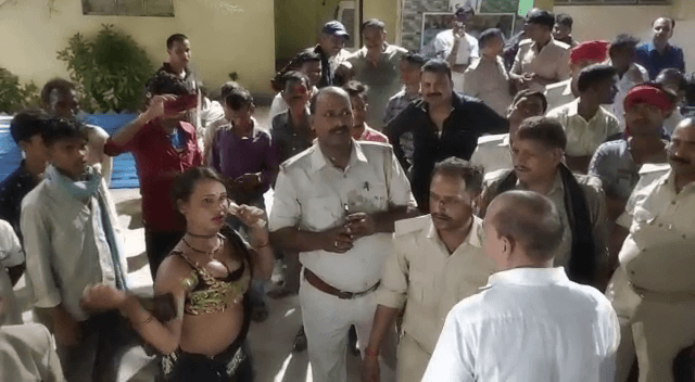 जब मां-पिता ने प्रेमी-प्रेमिका की शादी कराने से किया इंकार..तो थानेदार नें धूमधाम से खुद किया कन्यादान