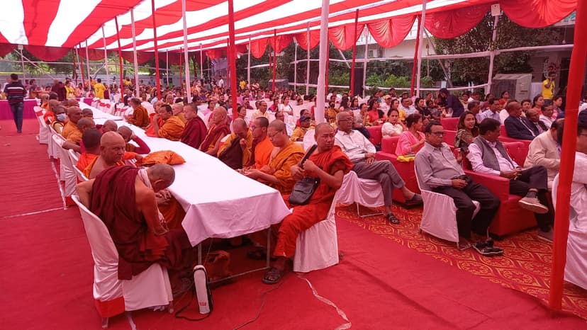 महाकठिन चीवरदान किया वितरण, निकली गई शोभायात्रा