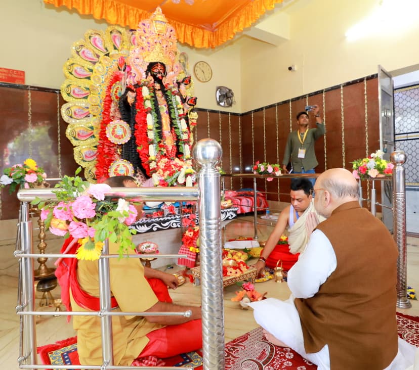 बूढ़ी काली मंदिर में की पूजा अर्चना, लगाया जयकारा