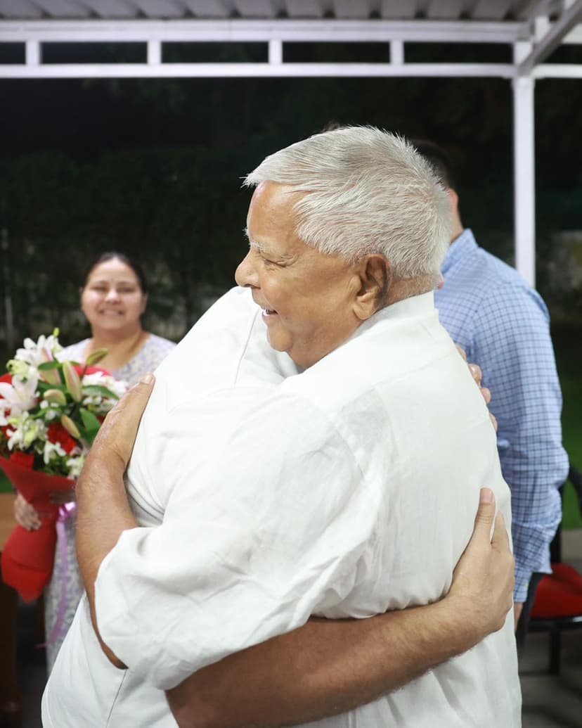 दिल्ली में मीसा भारती के आवास पर लालू से मिले राहुल गांधी, क्या हुई बात...पढ़िए पूरी खबर