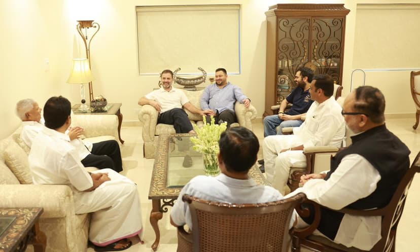 दिल्ली में मीसा भारती के आवास पर लालू से मिले राहुल गांधी, क्या हुई बात...पढ़िए पूरी खबर