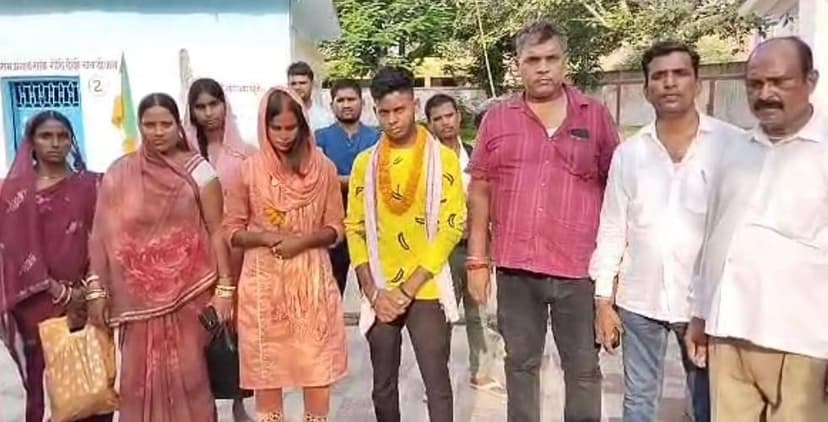दहेज विवाद में पिता ने तोड़ दी शादी..तो बेटे ने उसी लड़की से मंदिर में कर लिया ब्याह
