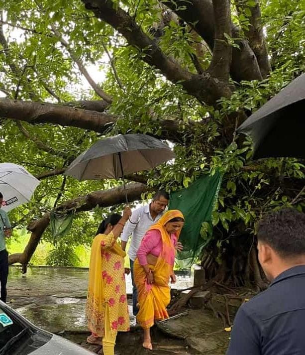 लालू-राबड़ी-तेजप्रताप ने मां थावे मंदिर में की पूजा-अर्चना..