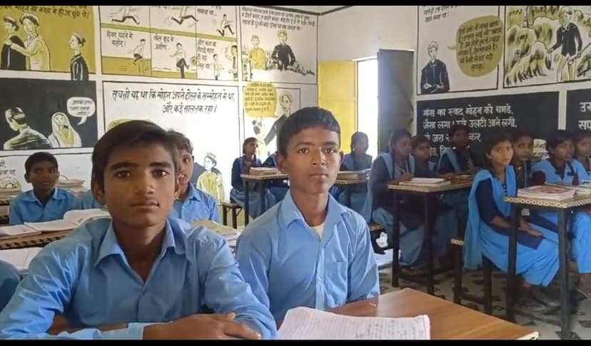 प्रार्थना गीत-कविता पाठ का प्रसारण सुन बच्चे गदगद