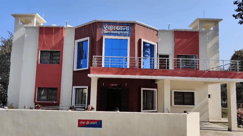 पुलिस नक्सलियों के बीच मुठभेड़,थानेदार को लगी गोली,जानें डिटेल्स..