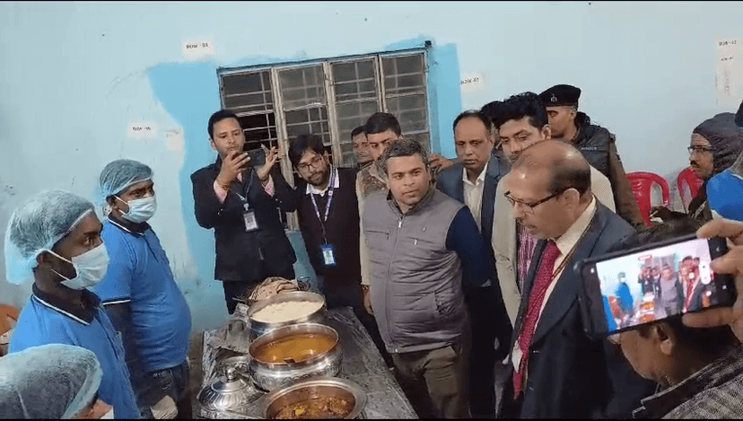 निरीक्षण के दौरान केके पाठक ने खाने के मेन्यू के साथ पूछे कई सवाल,फिर..