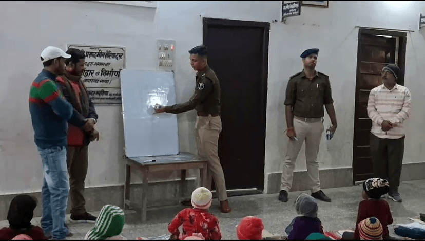 IPS अवधेश दीक्षित की पहल- RED LIGHT से लेकर मुक्तिधाम तक शुरू किया स्कूल..