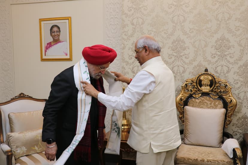 केन्द्रीय मंत्री हरदीप सिंह पुरी ने राज्यपाल राजेन्द्र विश्वनाथ आर्लेकर से की मुलाकात..देखिए अंदर की तस्वीर