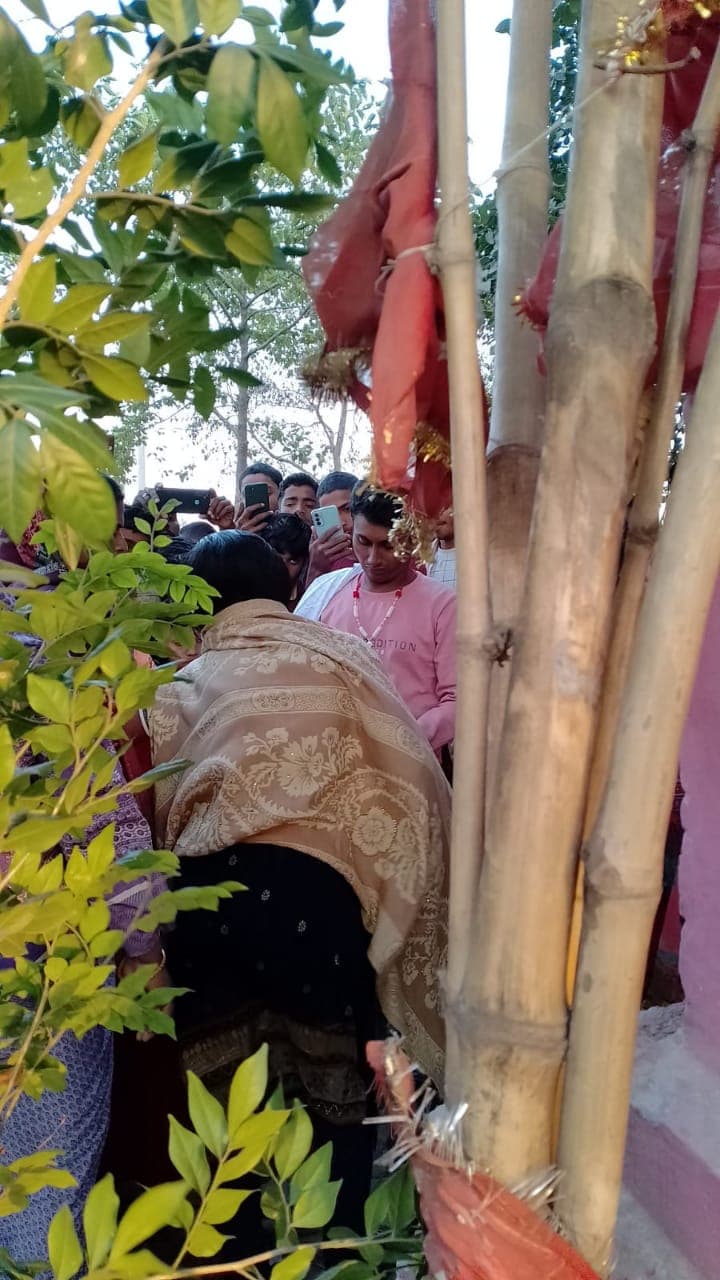 नालंदा में वेलेंटाइन डे के दिन आपत्तिजनक हालत में पकड़े गए प्रेमी-प्रेमिका, गांव वालों ने ऑन-स्पॉट कराई शादी, वीडियो हो रहा वायरल