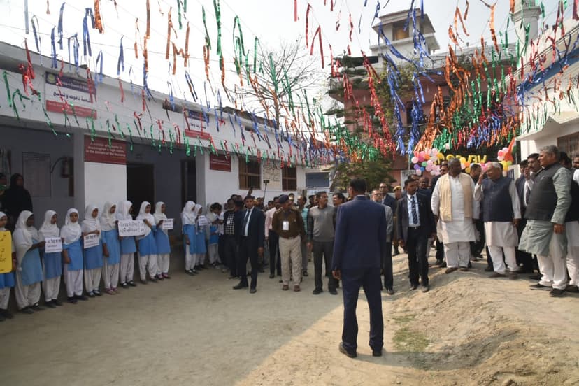 नीतीश कुमार ने विकास योजनाओं का लिया जायजा,जीविका दीदियों से किया संवाद