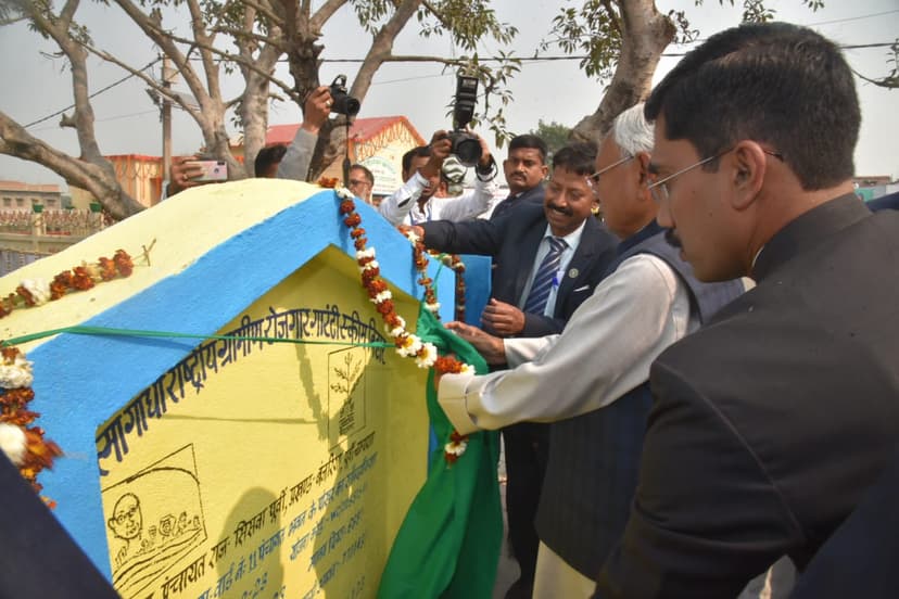 नीतीश कुमार ने विकास योजनाओं का लिया जायजा,जीविका दीदियों से किया संवाद