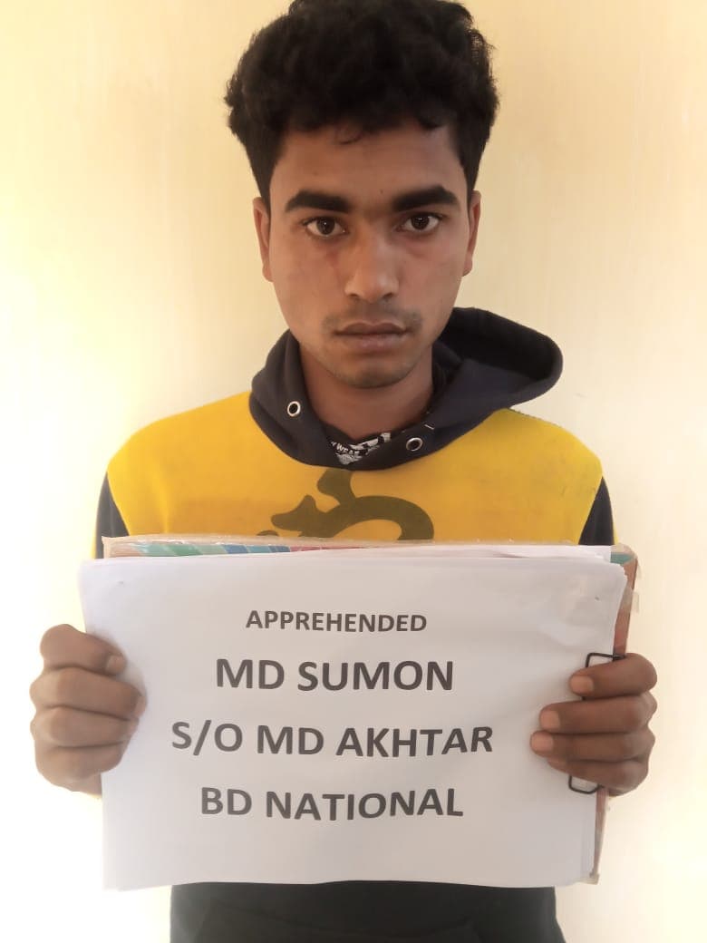 इंडिया-बंग्लादेश सीमा पर गोली लगने के बाद भी BSF जवान ने तस्कर को दबोचा..