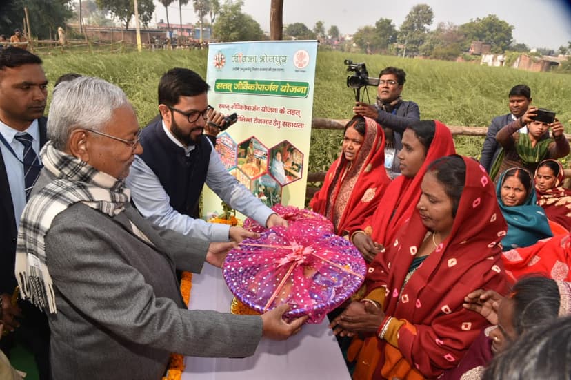 नीतीश -तेजस्वी ने कई योजनाओं का किया निरीक्षण और शुरूआत..दिखे कई रंग..