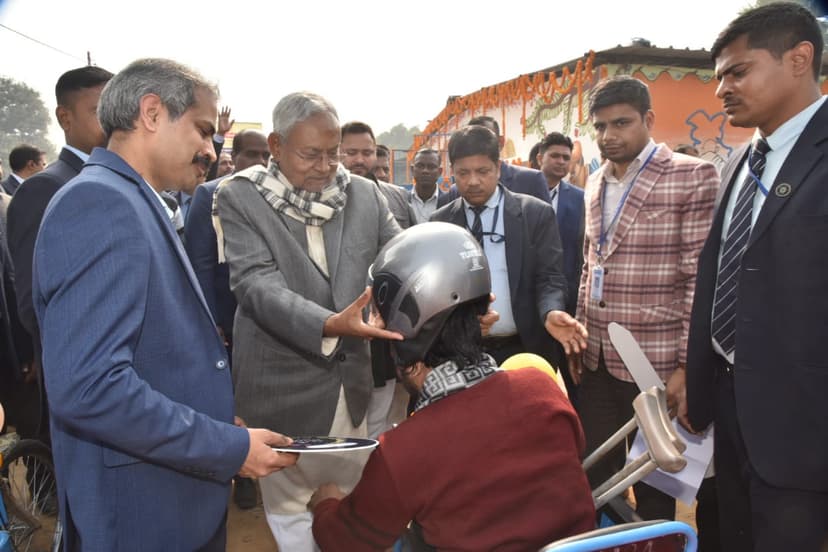 नीतीश -तेजस्वी ने कई योजनाओं का किया निरीक्षण और शुरूआत..दिखे कई रंग..