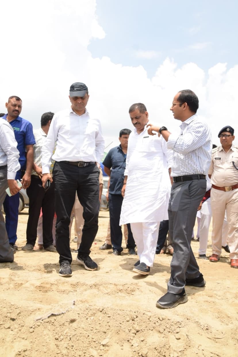 संजय झा ने कटावरोधी कार्य का किया निरीक्षण, अधिकारियों को दिया निर्देश