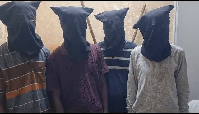 25 हजार के इनामी मनीष के गिरोह के चार सदस्य गिरफ्तार,हथियार बरामद
