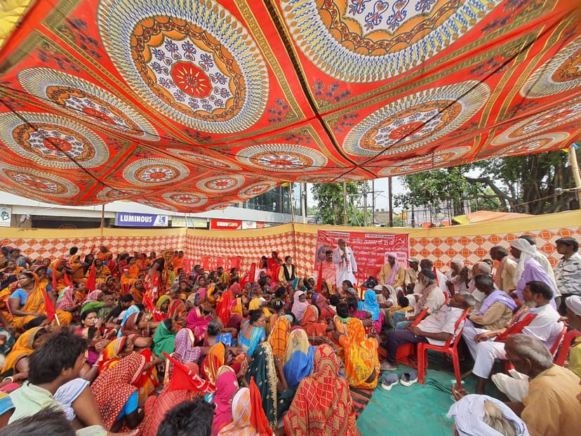 25 वीं शहादत दिवस पर 'कामरेड अजीत सरकार अमर रहे' के लगे नारे..