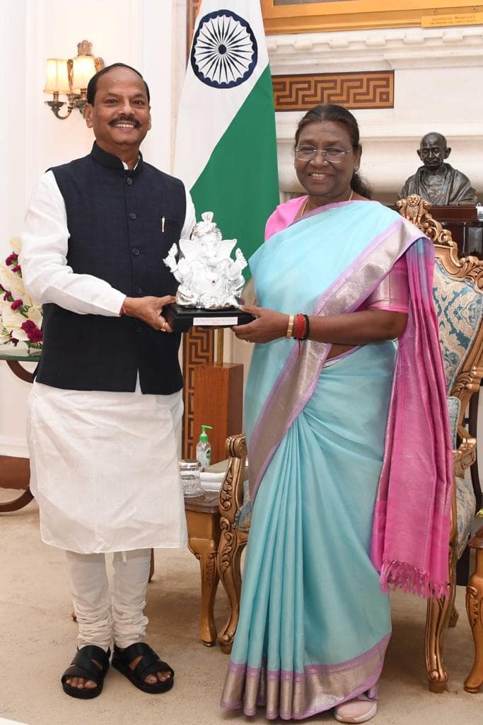 राज्यपाल बनने के बाद पहली बार दिल्ली पहुंचे रघुवर दास, राष्ट्रपति, प्रधानमंत्री और गृह मंत्री से की मुलाकात