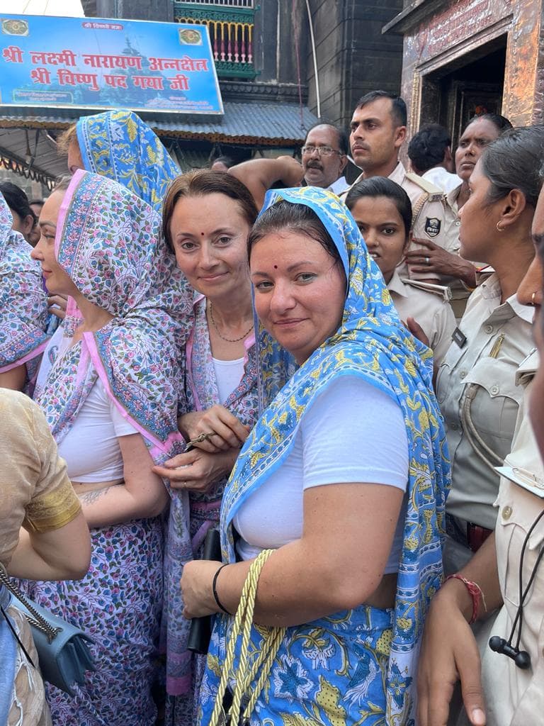 पितृपक्ष मेला में विदेशों से आये तीर्थयात्री गयाजी में कर रहे हैं पिंडदान और तर्पण