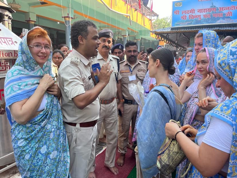 पितृपक्ष मेला में विदेशों से आये तीर्थयात्री गयाजी में कर रहे हैं पिंडदान और तर्पण