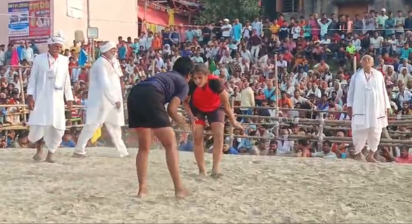 प्रतियोगिता में पहलवानों ने दिखाया दम, विरोधियों को चटाई धूल