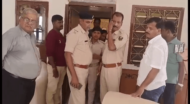 BEGUSARAI में बंधक बनाकर व्यवसायी के घर से 10 लाख की डकैती..