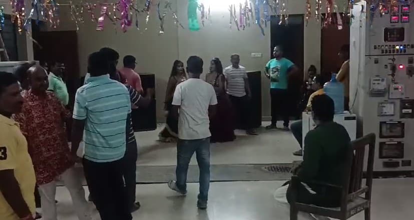 विश्वकर्मा पूजा पर बहके JE !, बार-बालाओं संग उड़ाई सिस्टम की धज्जियां