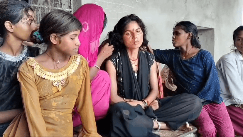 गढ़वा की इस लड़की को लोग क्यों बता रहे नागिन ? दर्शन और पूजा करने पहुंच रहे लोग