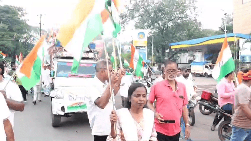 बीजेपी नेताओं ने बाइक जुलूस निकाला, तिरंगे के साथ जिले का भ्रमण