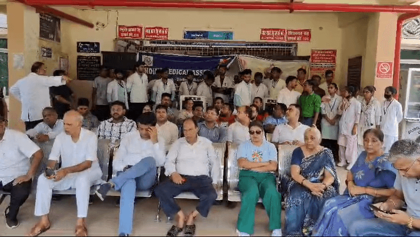 गढ़वा सदर अस्पताल में ओपीडी सेवा ठप, IMA का धरना प्रदर्शन