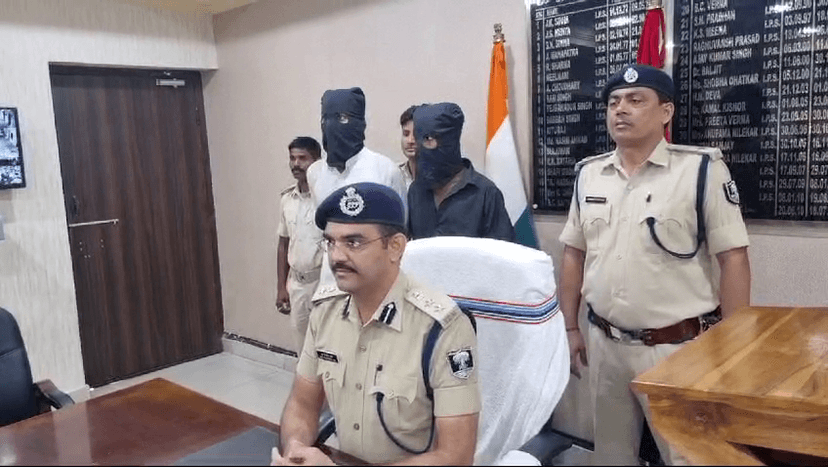 दो अपराधी गिरफ्तार, दो अपराधियों ने कोर्ट में किया सरेंडर