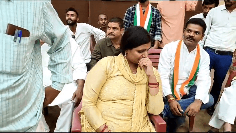 पूर्णिमा पांडेय के आंखों से क्यों छलके आंसू, मंच पर प्रदेश अध्यक्ष और विधायक दल के नेता को ही नहीं मिली जगह