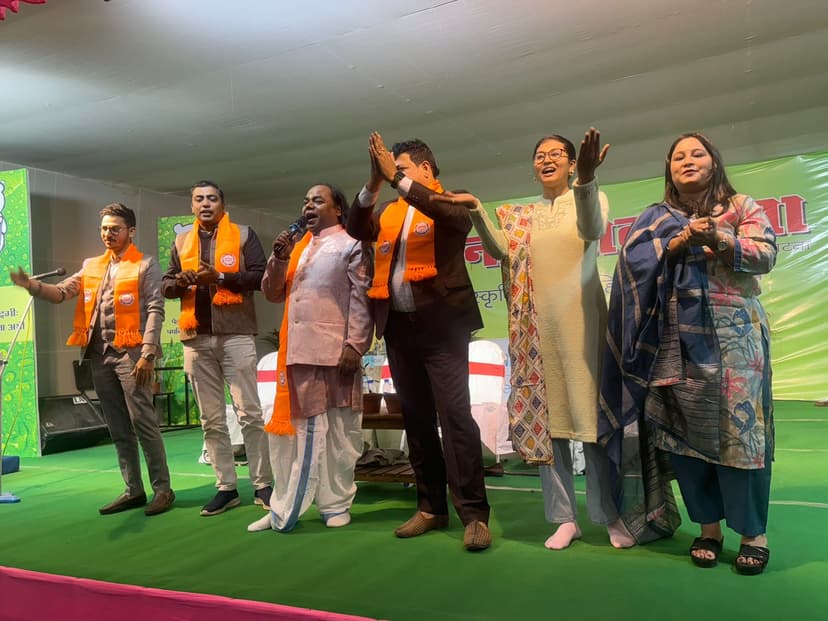 चर्चित हास्य कवि शंभू शिखर ने बिखेरा जलवा, हंस-हंसकर लोटपोट हुए श्रोता