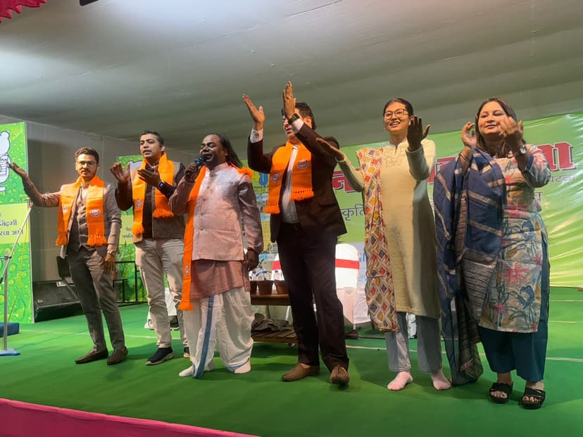 चर्चित हास्य कवि शंभू शिखर ने बिखेरा जलवा, हंस-हंसकर लोटपोट हुए श्रोता