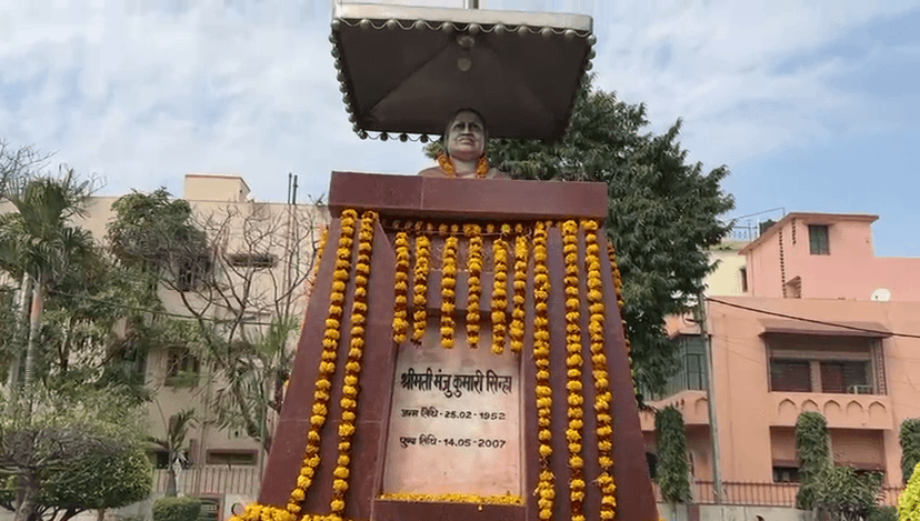 बेटे निशांत के साथ CM नीतीश ने अपनी पत्नी स्व. मंजू सिन्हा को दी श्रद्धांजलि