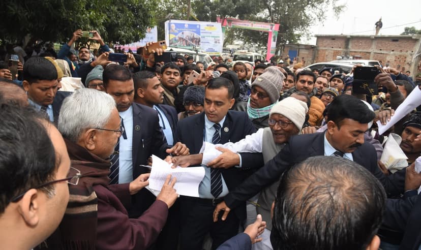 CM नीतीश ने अपनी मां परमेश्वरी देवी की पुण्यतिथि पर कल्याण बीघा में दी श्रद्धांजलि..