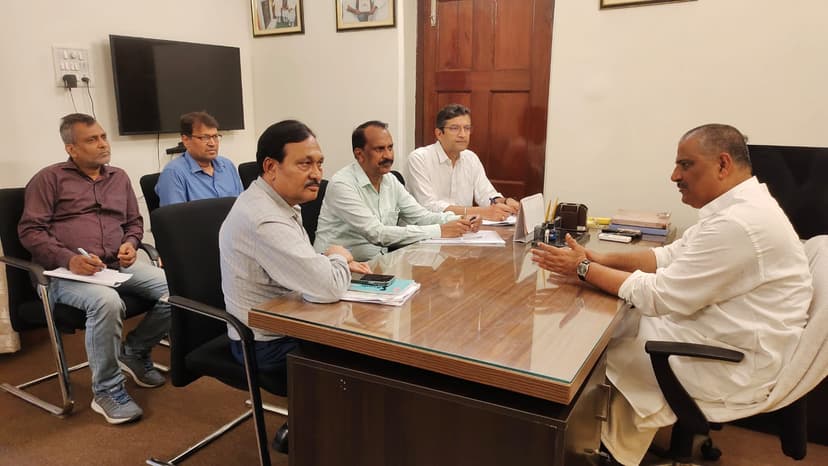 उतर बिहार में बाढ़ का स्थायी समाधान तलाशने पटना पहुंची केन्द्रीय टीम के साथ जल संसाधन मंत्री संजय झा ने की बैठक, दिए ये निर्देश
