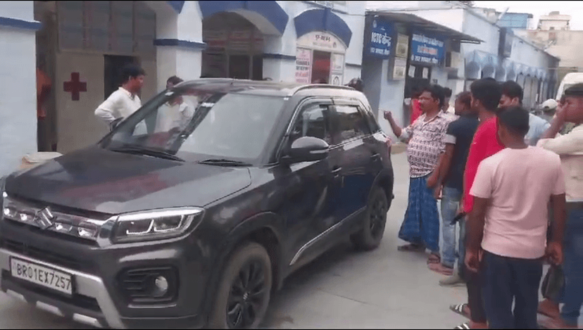 प्रोफेसर को मारी गोली, कार पर कई राउंड फायरिंग