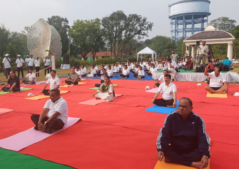 बिरसा मुंडा संग्रहालय पार्क में कार्यक्रम, स्वास्थ्य मंत्री समेत रांची विधायक और पदाधिकारी ने किया योग