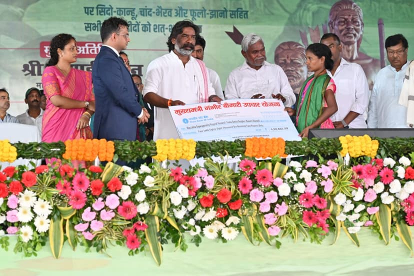 भोगनाडीह से हेमंत सोरेन की हुंकार, झारखंड के खनिज का पहले झारखंडी करेंगे इस्तेमाल, फिर जायेगा बाहर