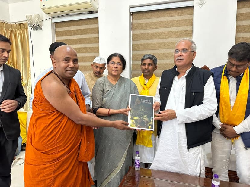 छत्तीसगढ़ के पूर्व सीएम भूपेश बघेल ने महाबोधी मंदिर का किया दर्शन, कही ये बात