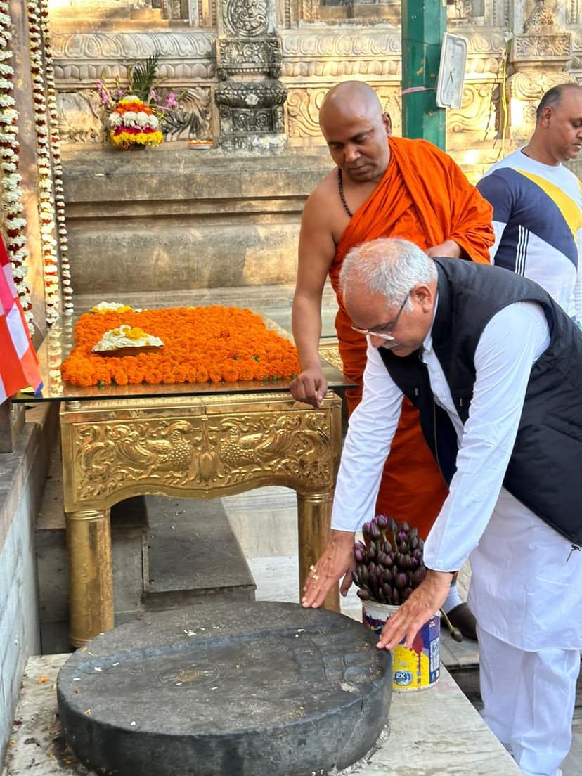 छत्तीसगढ़ के पूर्व सीएम भूपेश बघेल ने महाबोधी मंदिर का किया दर्शन, कही ये बात