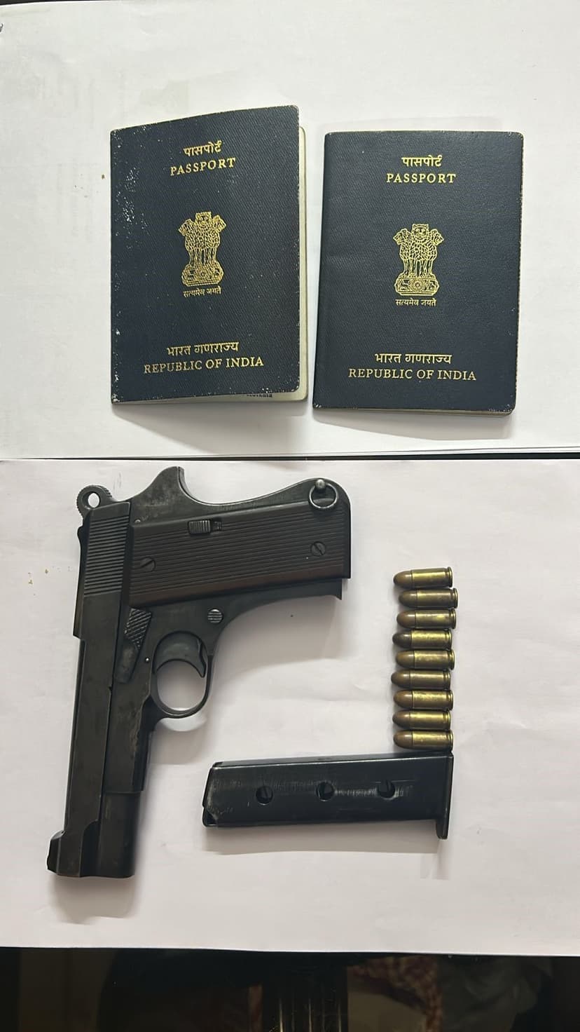 बांग्लादेशी घुसपैठ को लेकर ईडी को छापेमारी के दौरान बरामद हुआ फर्जी आधार, जाली पासपोर्ट और अवैध हथियार, जानिए पूरी खबर