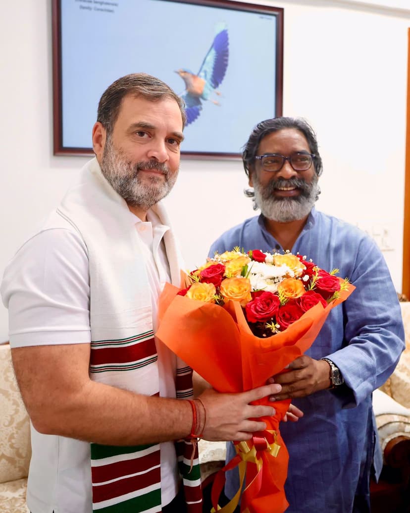 राहुल गांधी और मल्लिकार्जुन खरगे से मिले हेमंत सोरेन, जानिये क्या बात हुई ?
