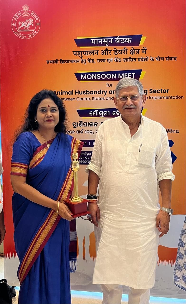 पूर्णिया सीमेन स्टेशन को मिला ग्रेड A, केन्द्रीय मंत्री ने विभाग के प्रधान सचिव को किया सम्मानित